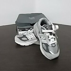 Brand New Kids New Balance 990v6 Sneakers in Gray and White F57